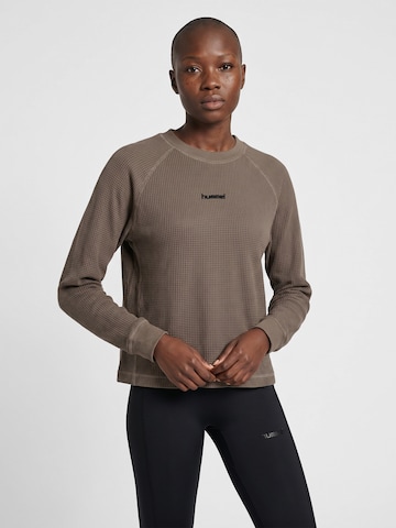 T-shirt fonctionnel Hummel en marron : devant