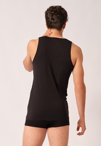 Skiny Undershirt in Black