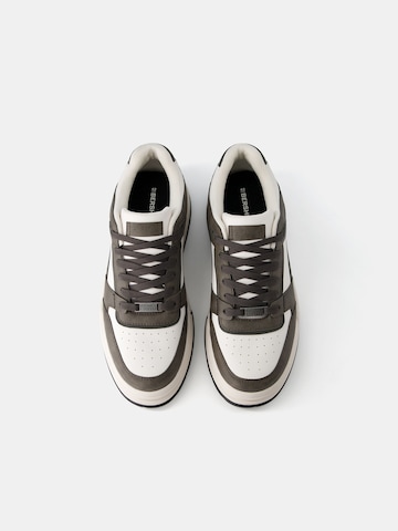 Bershka Sneakers low i svart