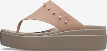 Crocs Teenslipper 'Brooklyn' in Beige: voorkant