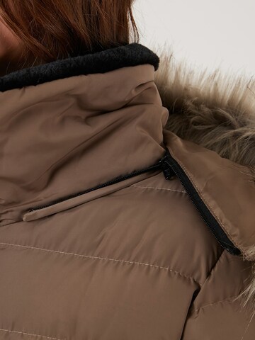 LELA Winter Coat in Beige