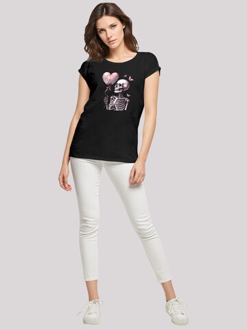 F4NT4STIC r T-Shirt 'Skelett hält Herzballon' in Schwarz