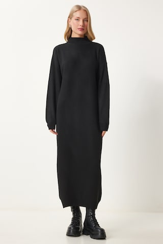 Rochie tricotat de la Happiness İstanbul pe negru: față
