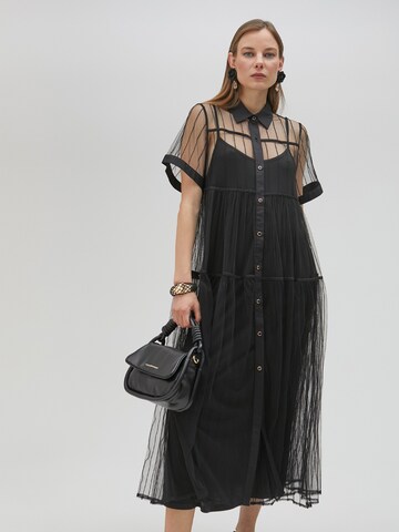 Lola Casademunt - Vestido de noche en negro: frente