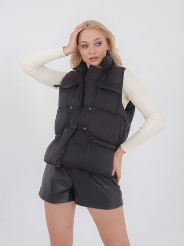 FRESHLIONS Bodywarmer 'Mara' in Zwart: voorkant