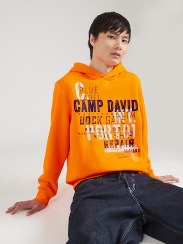 CAMP DAVID - Sudadera en naranja: frente