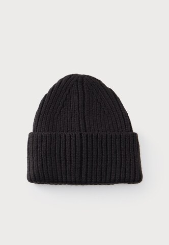 UGG - Gorros em preto: atrás