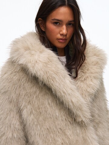 Bershka Winter coat in Beige: front