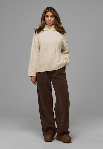 Regular Pantalon Estelou en marron : devant