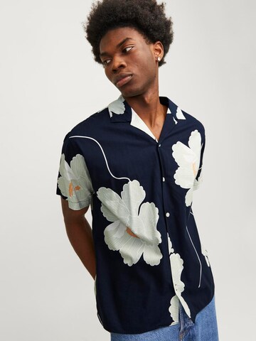 JACK & JONES - Ajuste confortable Camisa 'PALMA RESORT' en azul