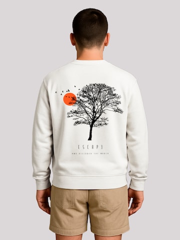 Sweat-shirt 'Escape Discover the World Tree Birds' F4NT4STIC en blanc : devant