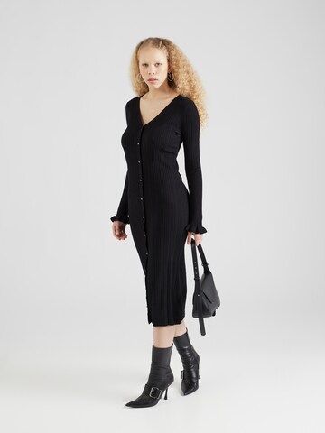 Y.A.S Stickad klänning 'EASE' i svart: framsida