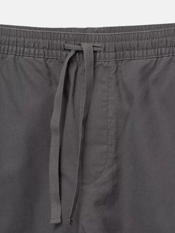 Largi Pantaloni de la Pull&Bear pe gri