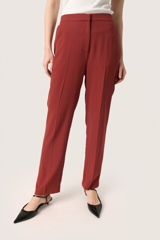 Regular Pantalon à plis 'Shirley' SOAKED IN LUXURY en marron : devant