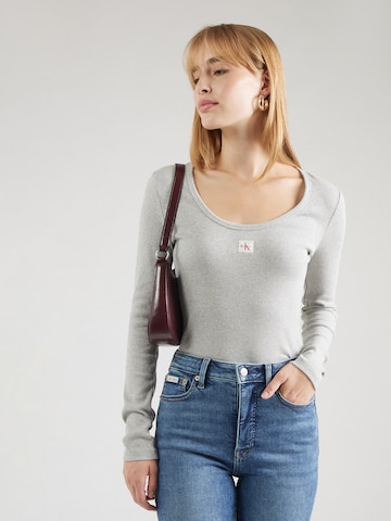 T-shirt Calvin Klein Jeans en gris : devant