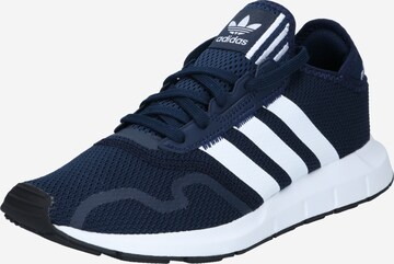 Baskets basses 'Swift Run X' ADIDAS ORIGINALS en bleu : devant