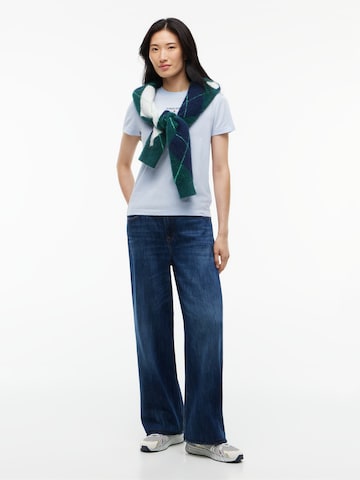 Tricou 'CLASSIC' de la Tommy Jeans pe albastru