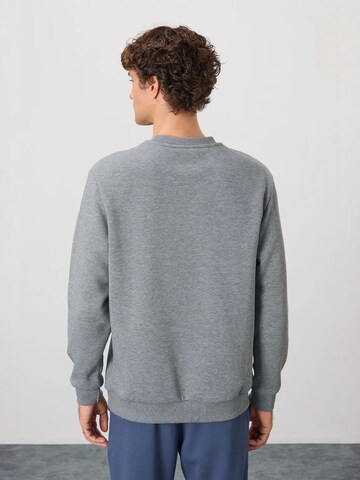 Sweat-shirt Tommy Life en gris