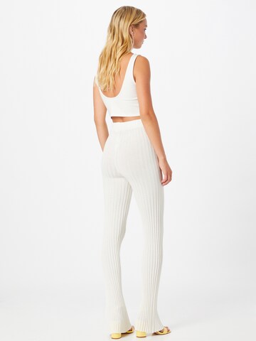 Coupe slim Pantalon 'Elin' NA-KD en beige