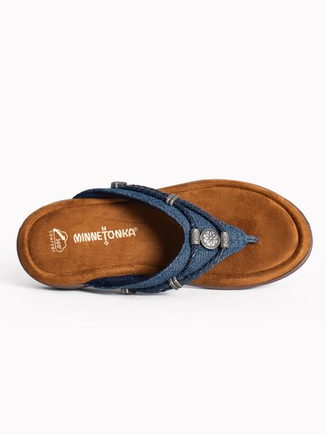 Minnetonka T-Bar Sandals 'Silverthorne360' in Blue
