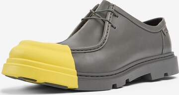 Scarpa stringata 'Junction' di CAMPER in grigio: frontale