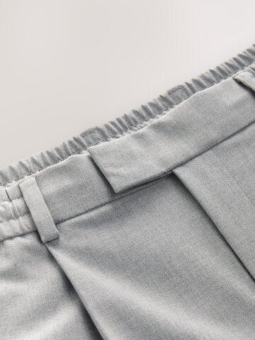 Next Slimfit Hlače na rob 'Edle' | siva barva