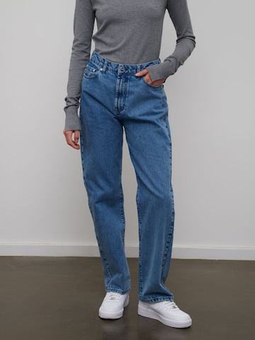 Regular Jeans 'Cleo' de la RÆRE by Lorena Rae pe albastru: față