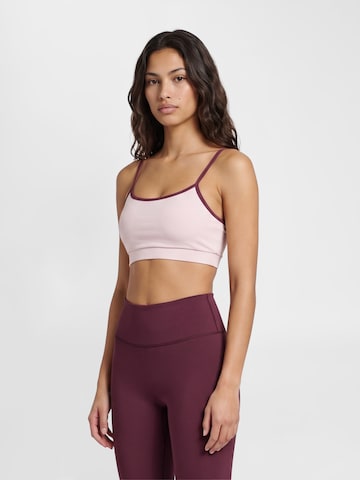 Hummel Sporttop in Roze: voorkant