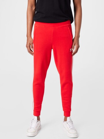 ADIDAS ORIGINALS Tapered Broek in Rood: voorkant