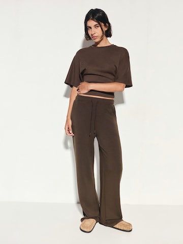 Pull&Bear Широки крачоли Панталон в кафяво: отпред