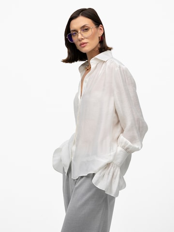 mandragora Blouse 'Carmen' in Wit