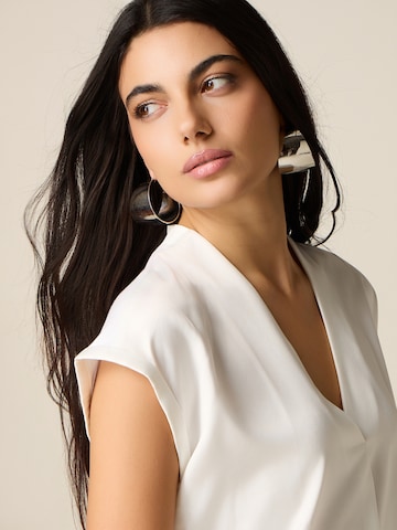 Maglietta di oltre in bianco