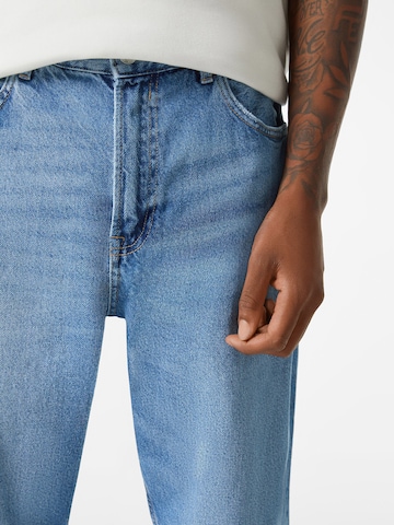 Bershka Loosefit Jeans in Blau