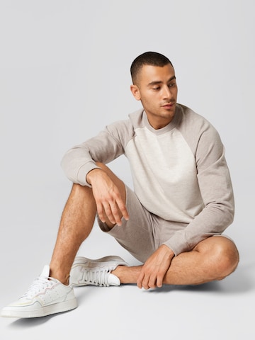 Sweat-shirt 'Janne' ABOUT YOU x Kevin Trapp en beige