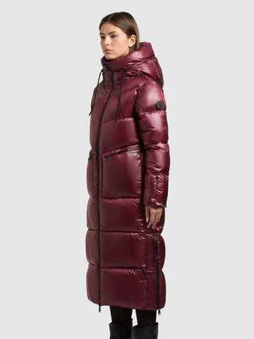 khujo Talvemantel 'Tonia', värv punane