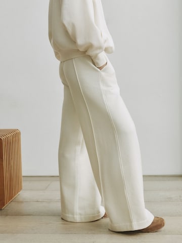 smėlio self. Plačios klešnės Kelnės