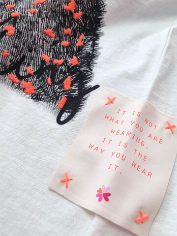 LIKS. Munich Shirt 'Tshirt mit Stickerei Keep the Feeling Gepard - PamelaC' in White