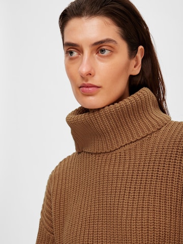 Pull-over 'SEFIKA' SELECTED FEMME en marron