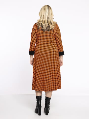 Yoek Dress ' Pied-de-poule Druck ' in Orange