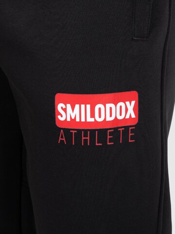 Effilé Pantalon de sport ' Athlete' Smilodox en noir