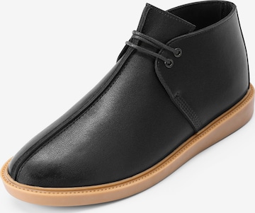 ALLTHEMEN Chukka Boots 'Schiene' in Black: front