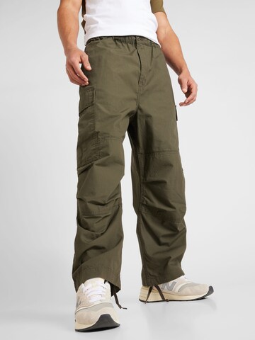 Carhartt WIP Loose fit Cargo trousers 'Jet' in Green: front