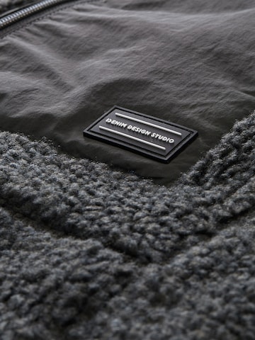 TOM TAILOR DENIM Преходно яке в сиво