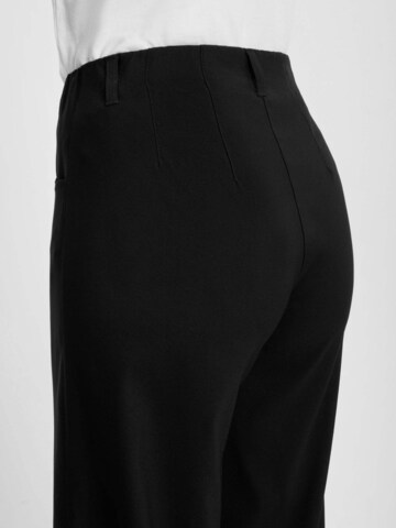 LAURIE Loosefit Hose 'Donna'‌ in Schwarz: Vorderseite