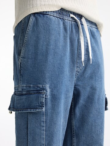 Pull&Bear Tapered Cargojeans i blå