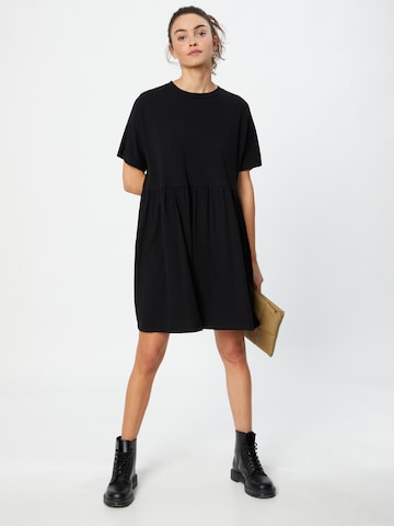 Noisy may Dress 'Kerry' in Black