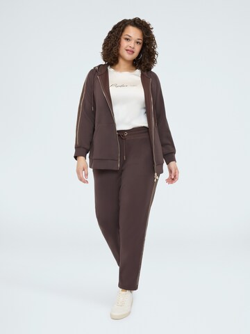 Fiorella Rubino Regular Trousers in Brown