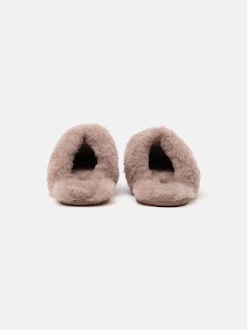 UGG Домашни пантофи 'SCUFFETTE II' в бежово