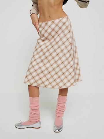 Bella x ABOUT YOU Skirt 'Fanny' in Brown: front