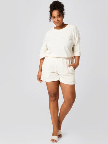 A LOT LESS - Camiseta talla grande 'Luna' en blanco